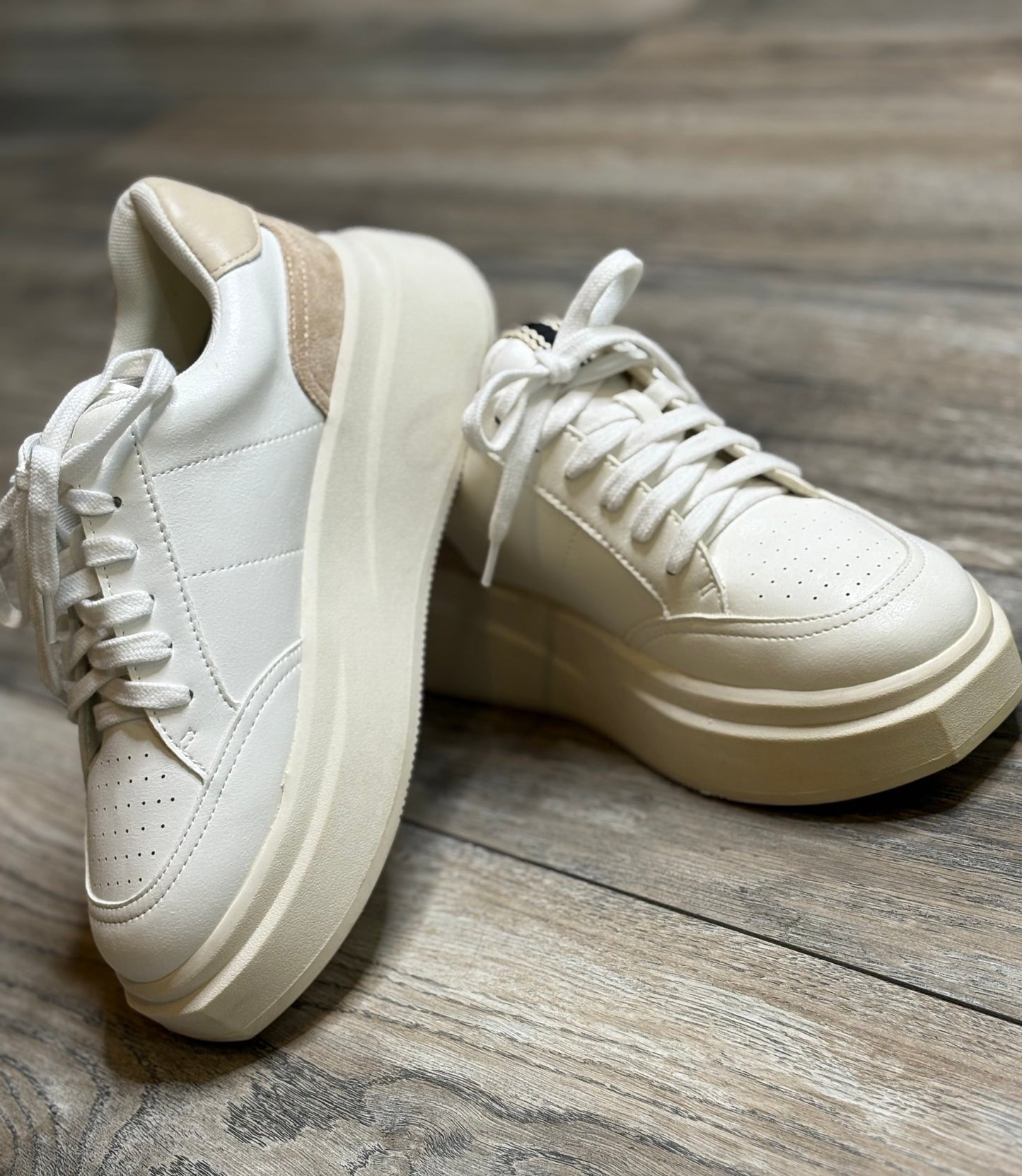 Skylar Sneakers