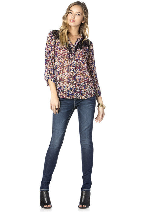 Scalloped Edge Big Stitch Relaxed Skinny Jeans