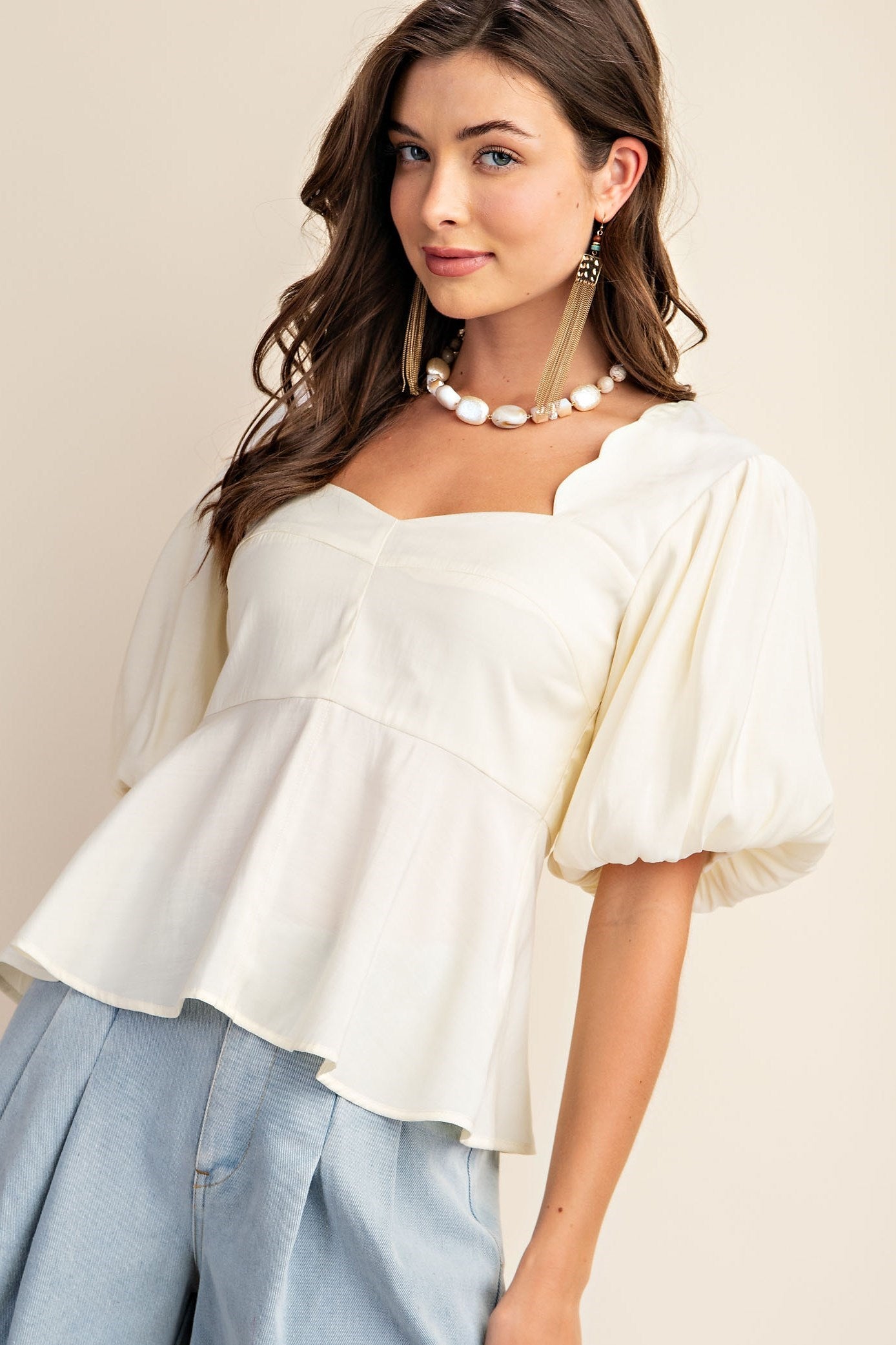 CLASSIC WHITE SCALLOPED NECK
