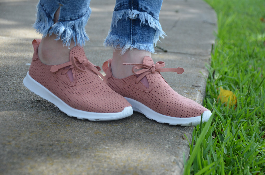 Marlow Tennies SIZE 9