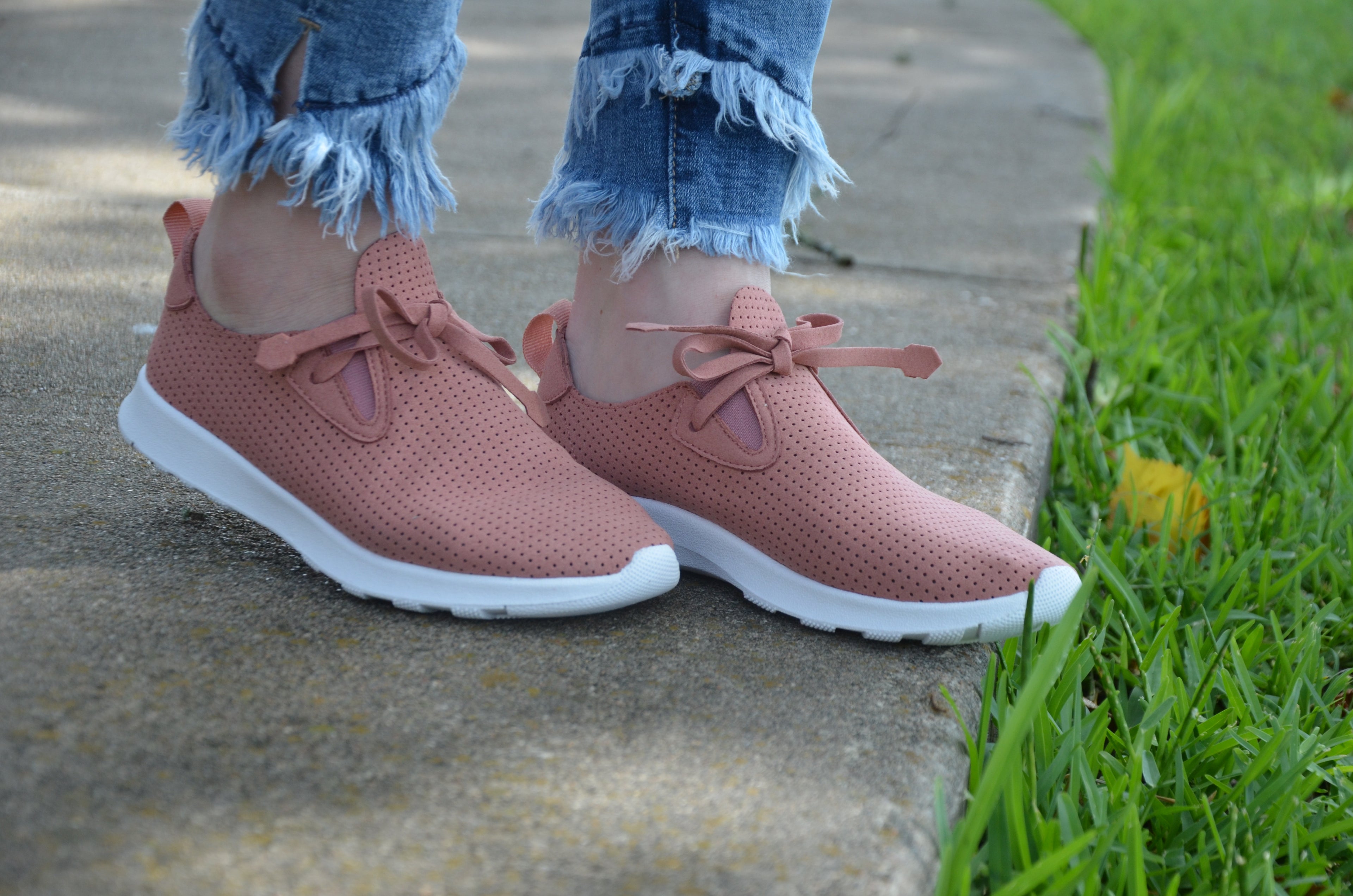 Marlow Tennies SIZE 9